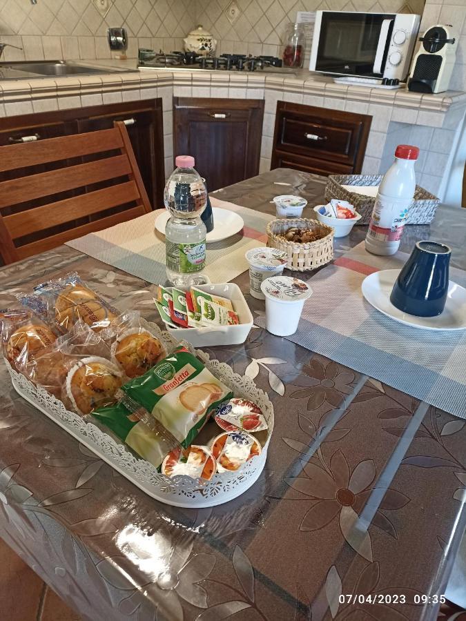La Casetta Di Antonietta 피우미치노 외부 사진